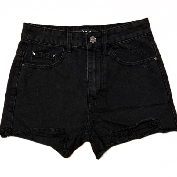 Nasty Gal High-Waisted Distressed Black Denim Cutoff Shorts – Size 2 NWOT - Picture 2 of 7